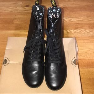 Black Dr. Martens 10